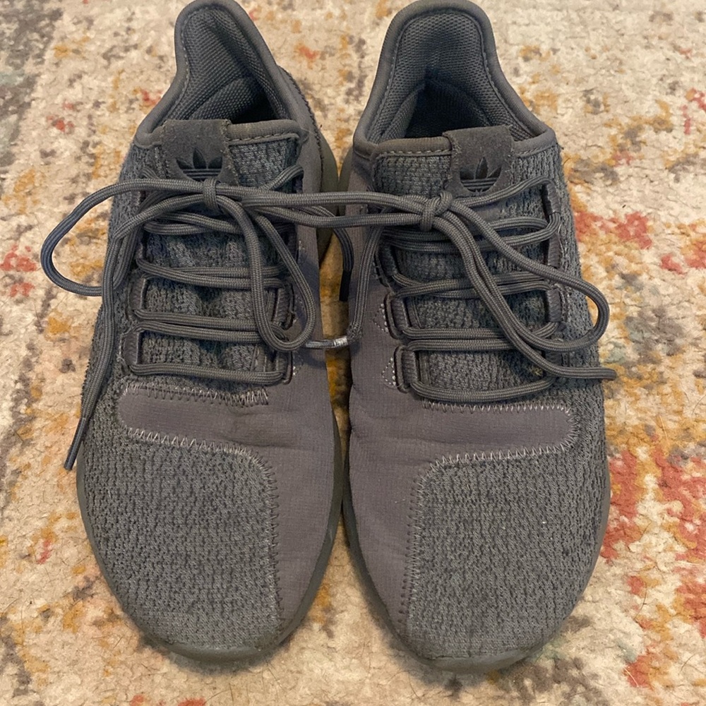 Adidas Tubular shadow trace
